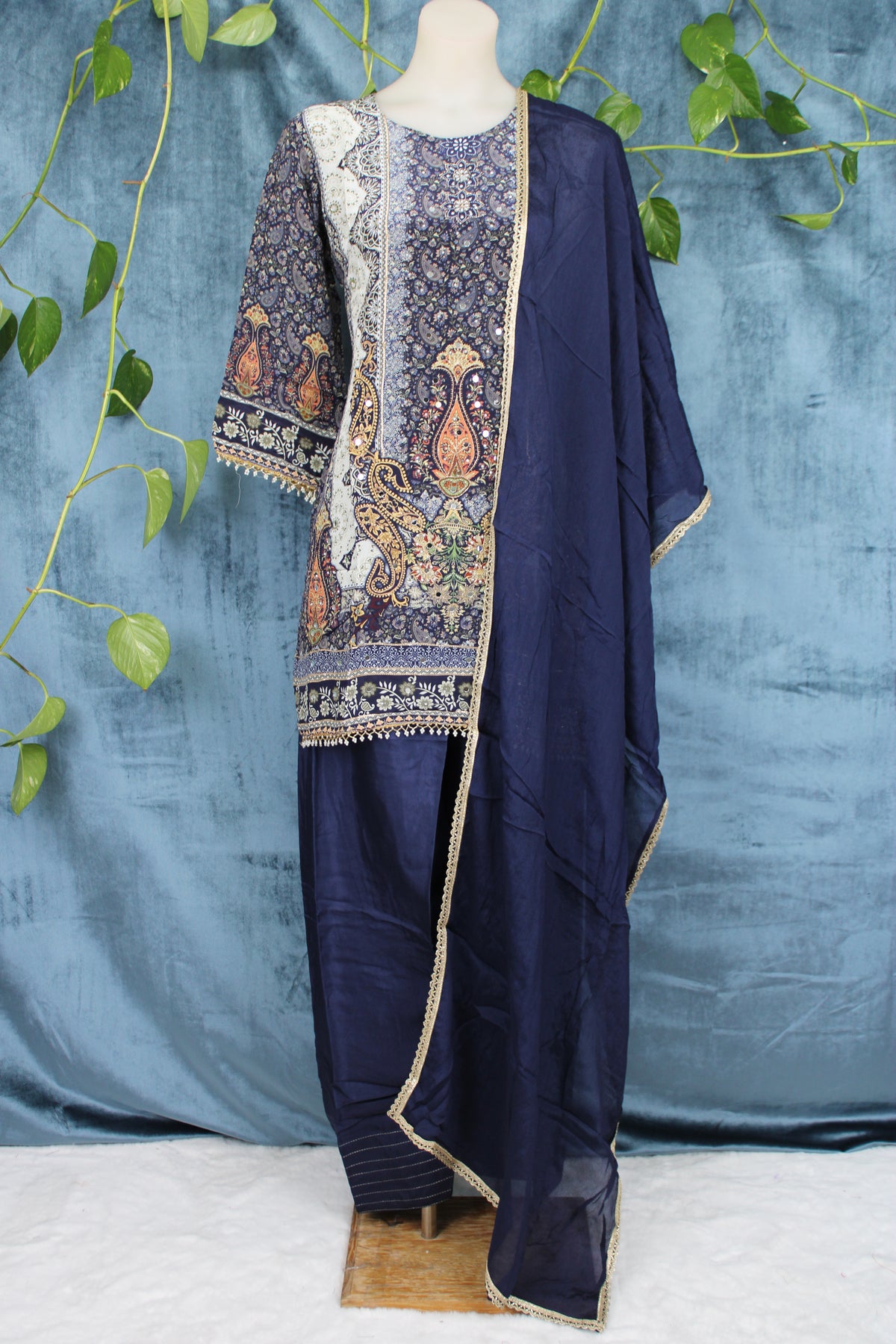 Alima - Straight Suit