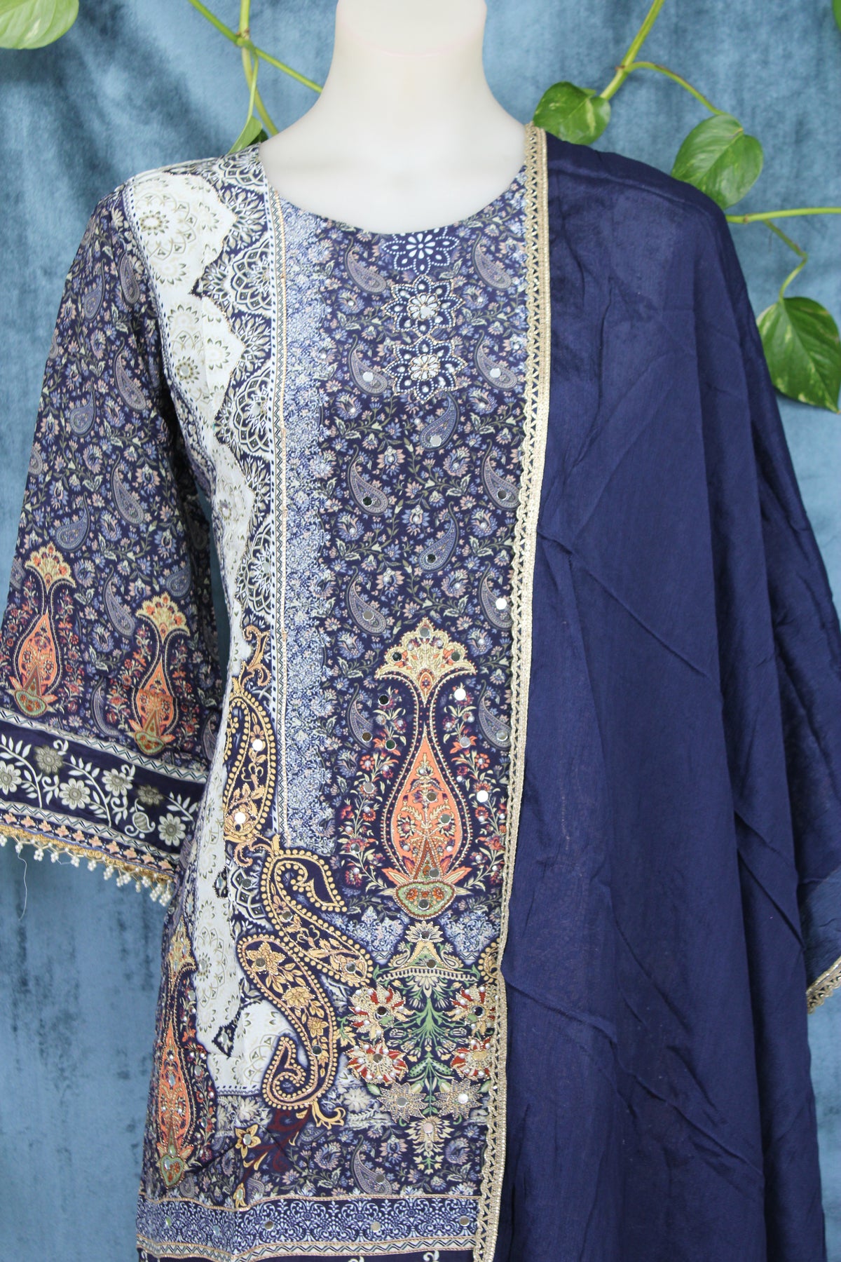 Alima - Straight Suit