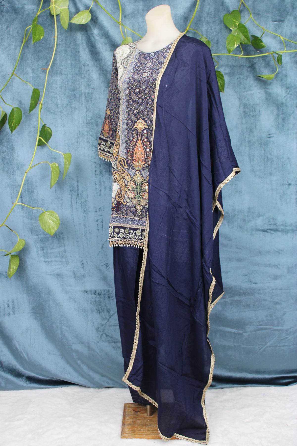 Alima - Straight Suit
