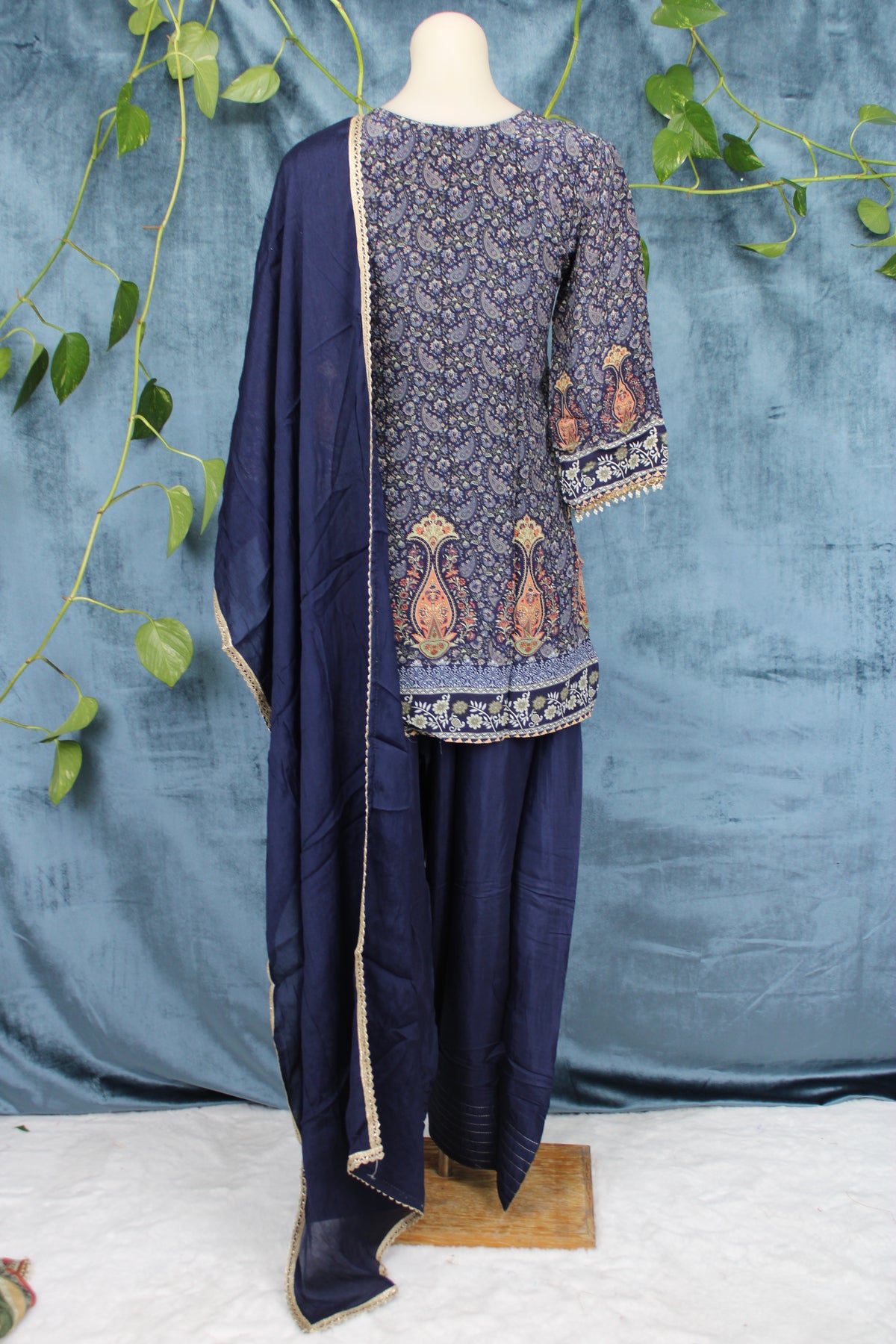 Alima - Straight Suit