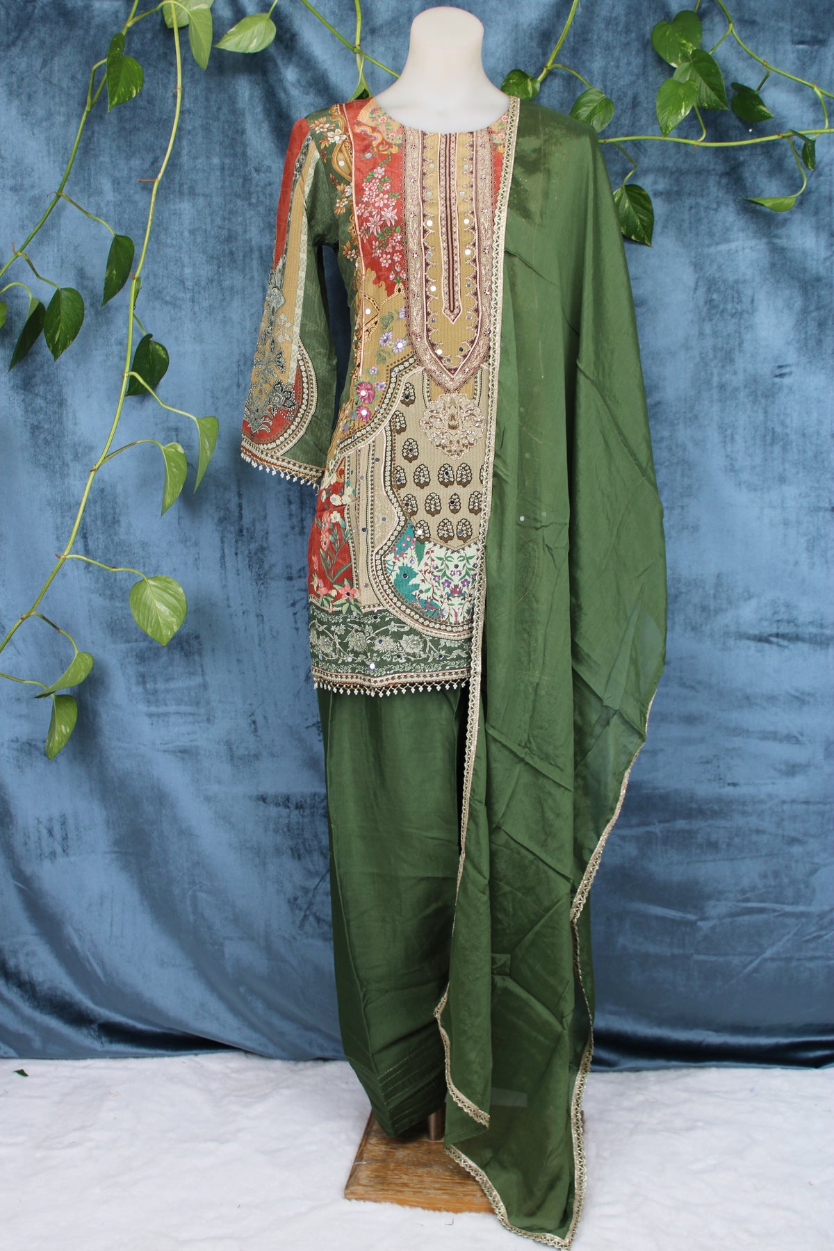 Alima - Straight Suit