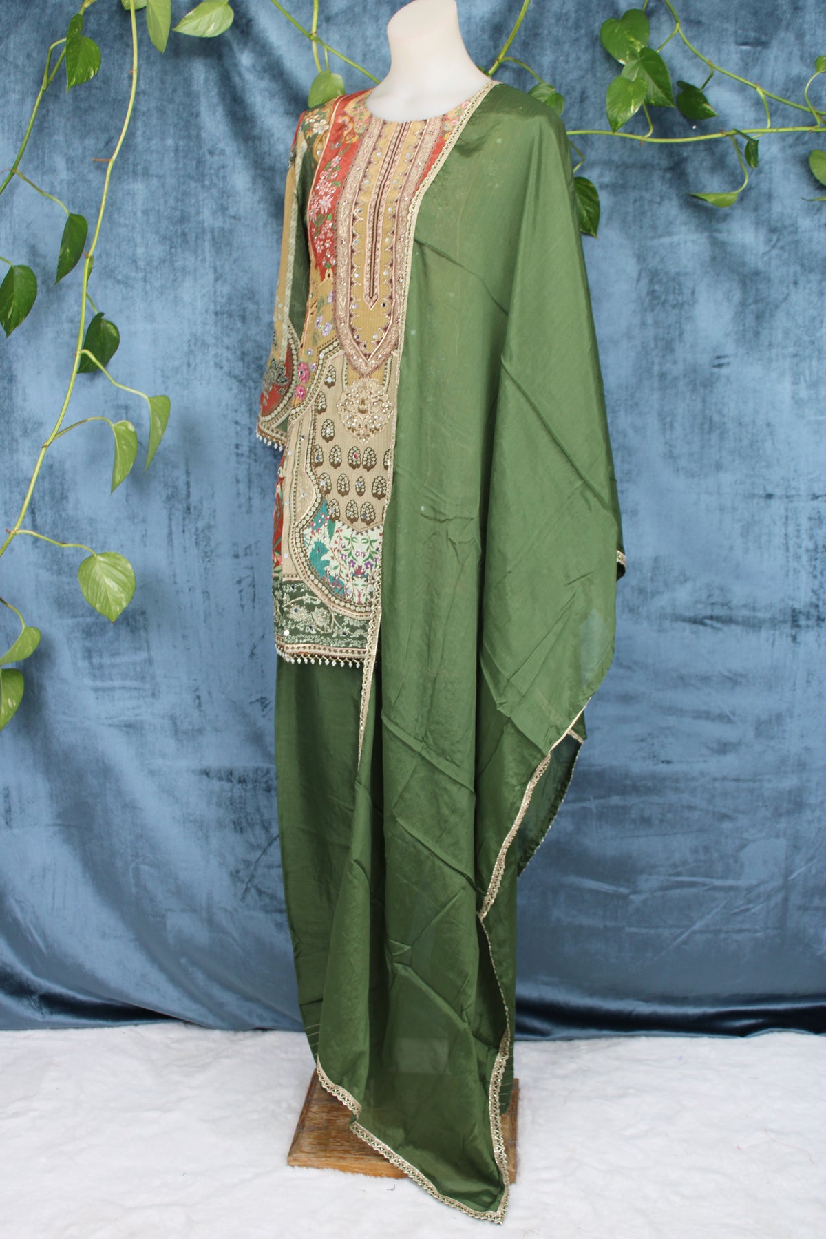Alima - Straight Suit