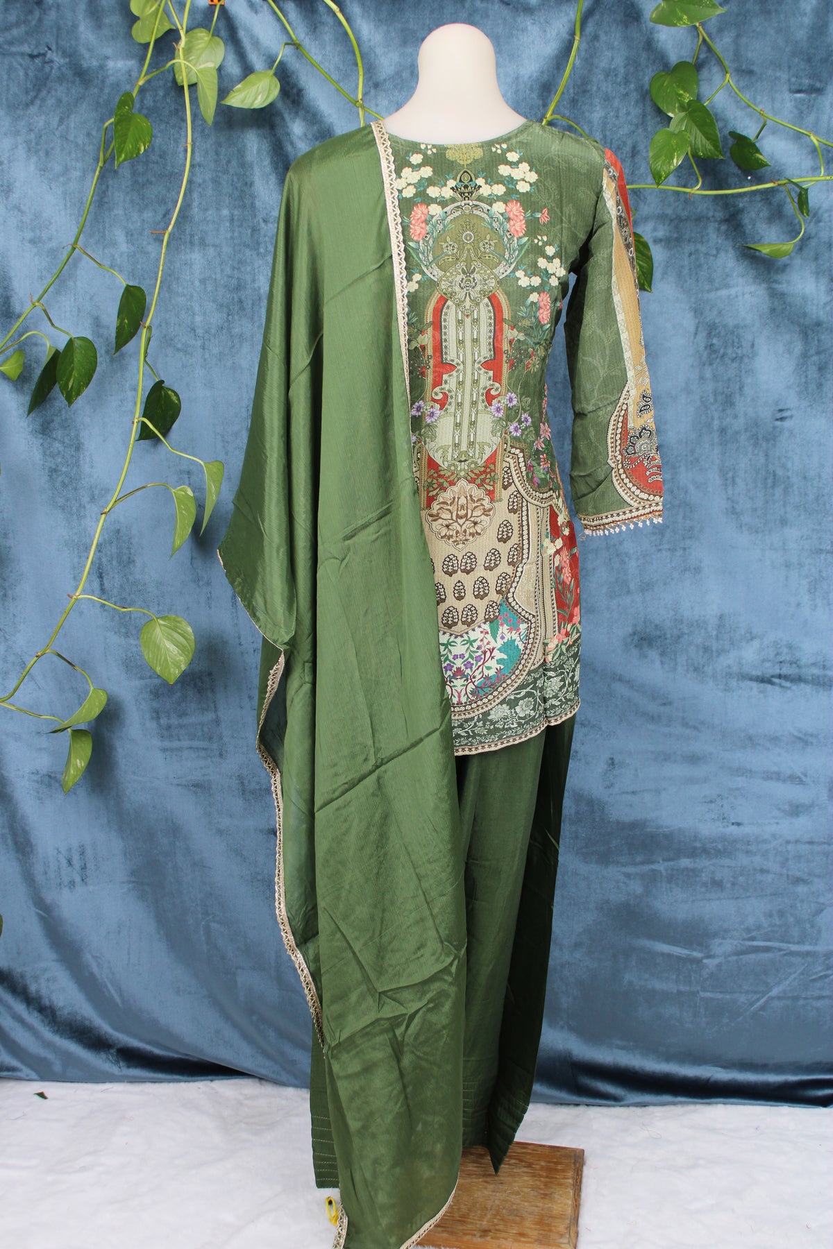 Alima - Straight Suit