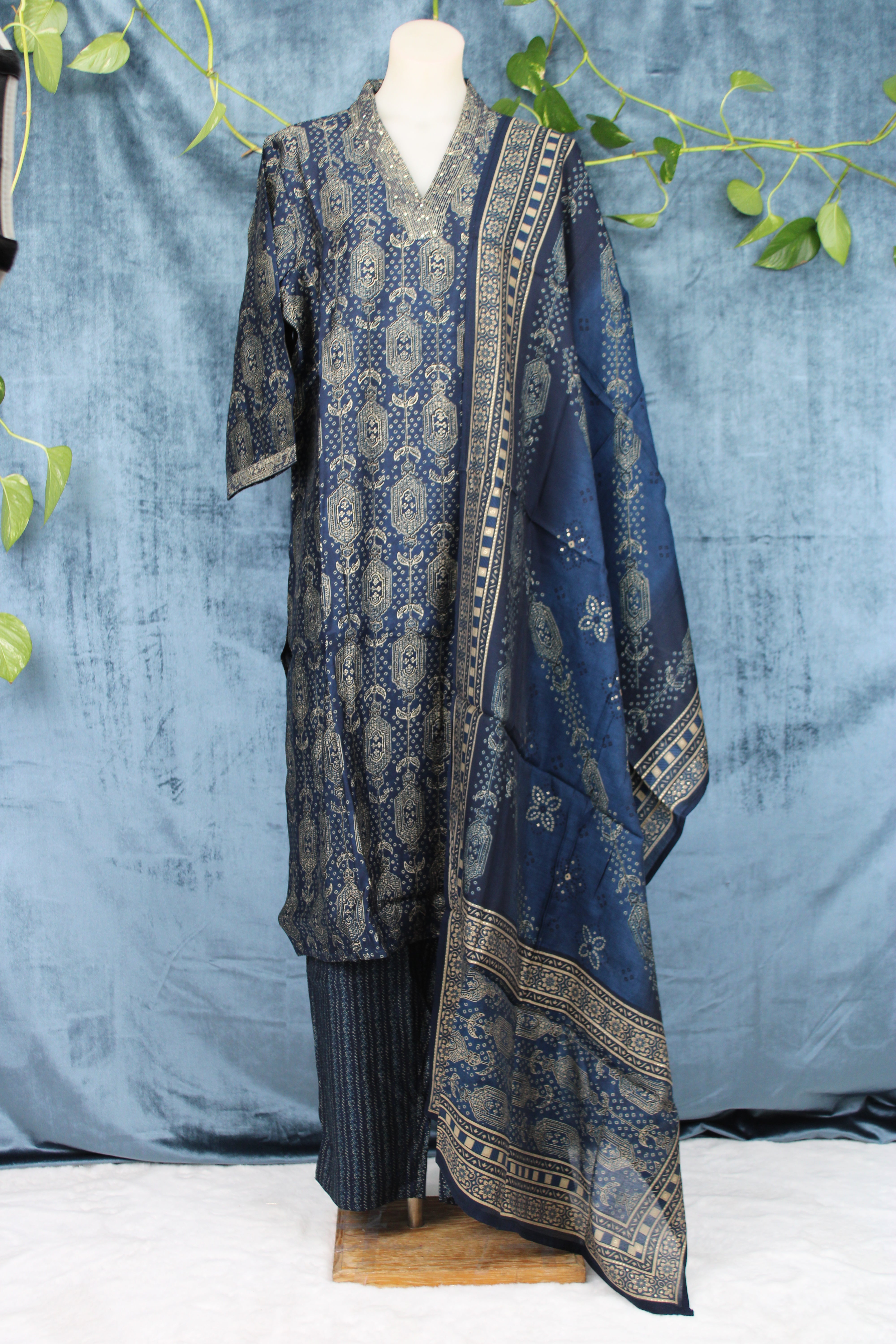 Jamini - Straight Suit