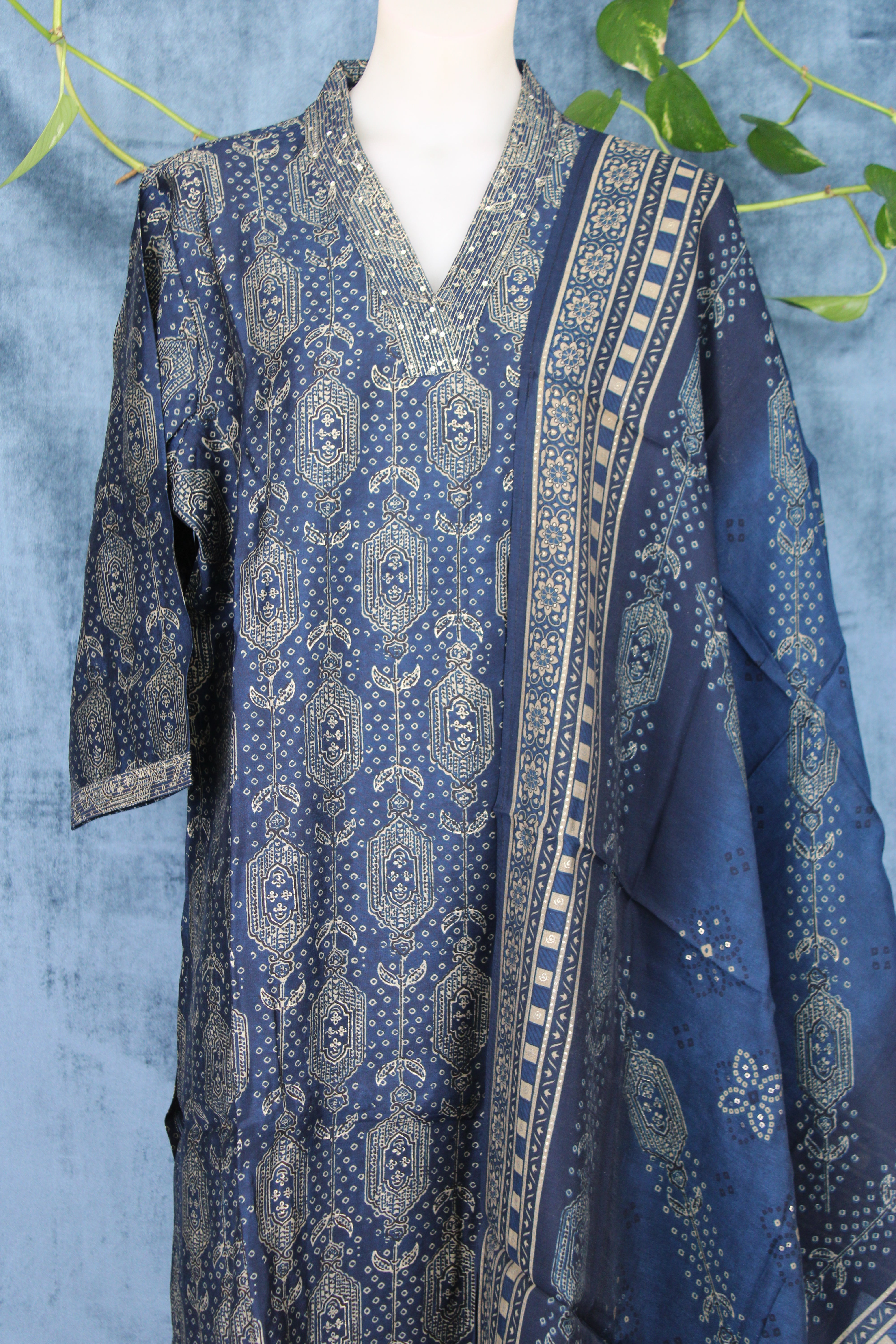Jamini - Straight Suit