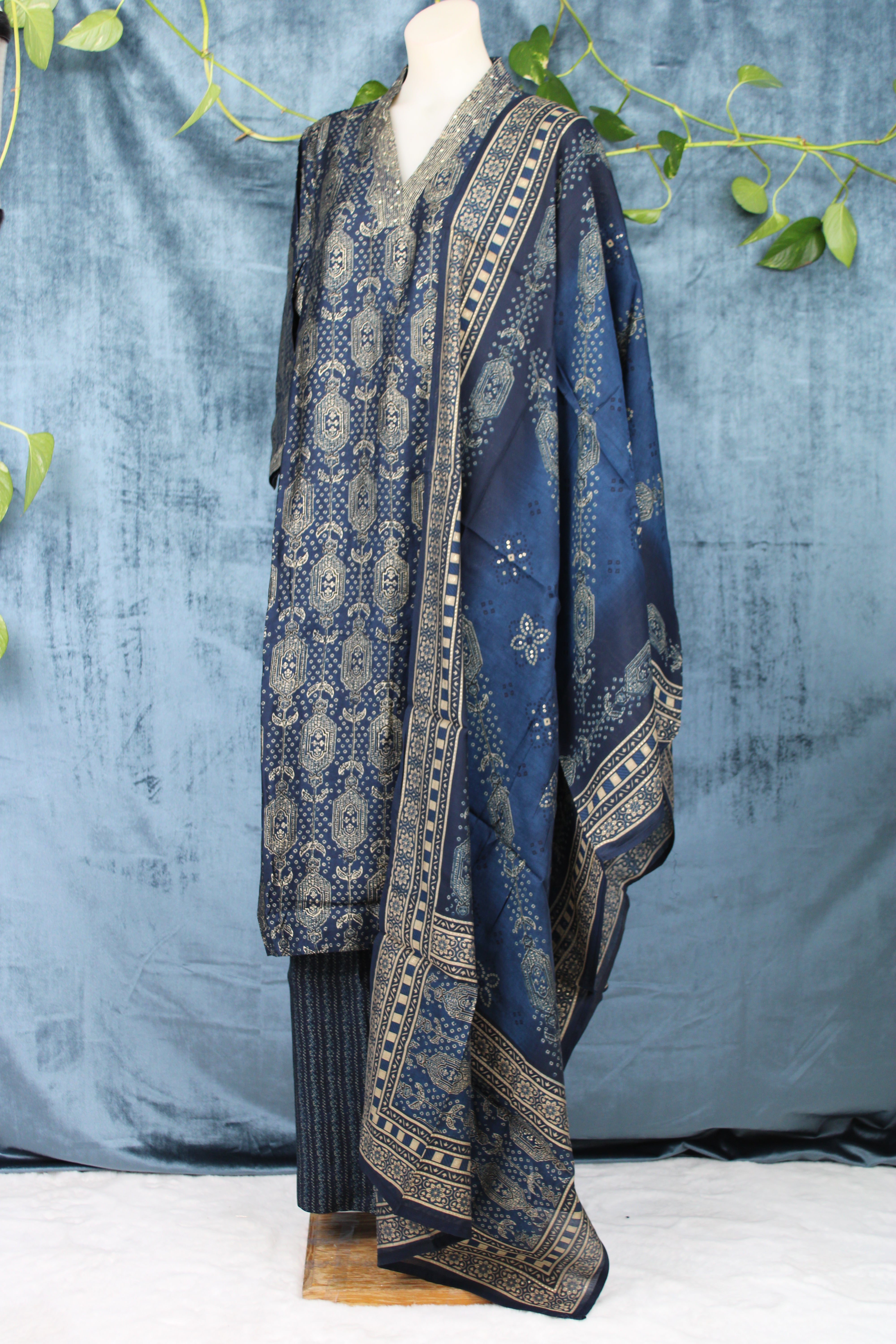 Jamini - Straight Suit