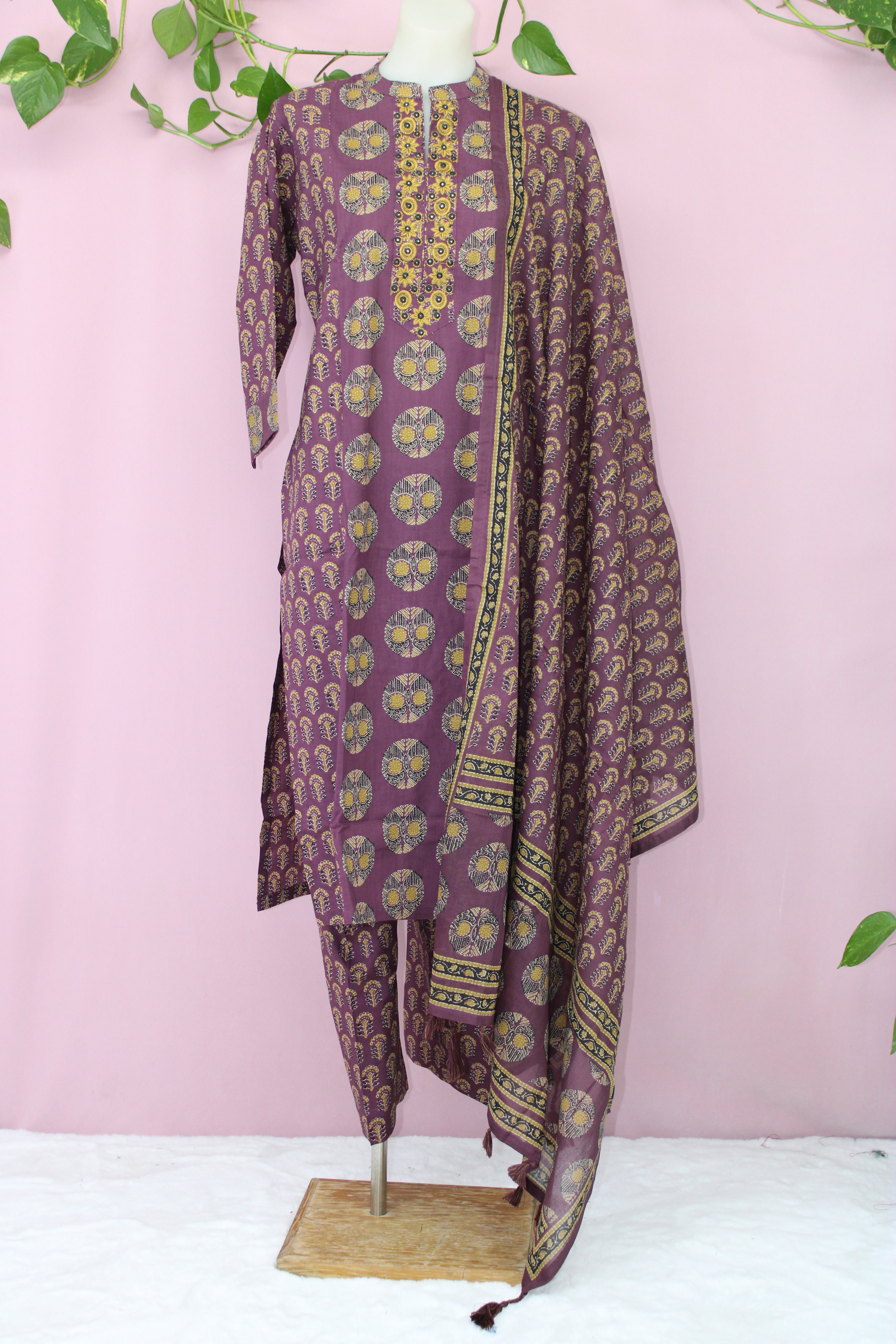 Kusom - 100% fine cotton Straight Suit