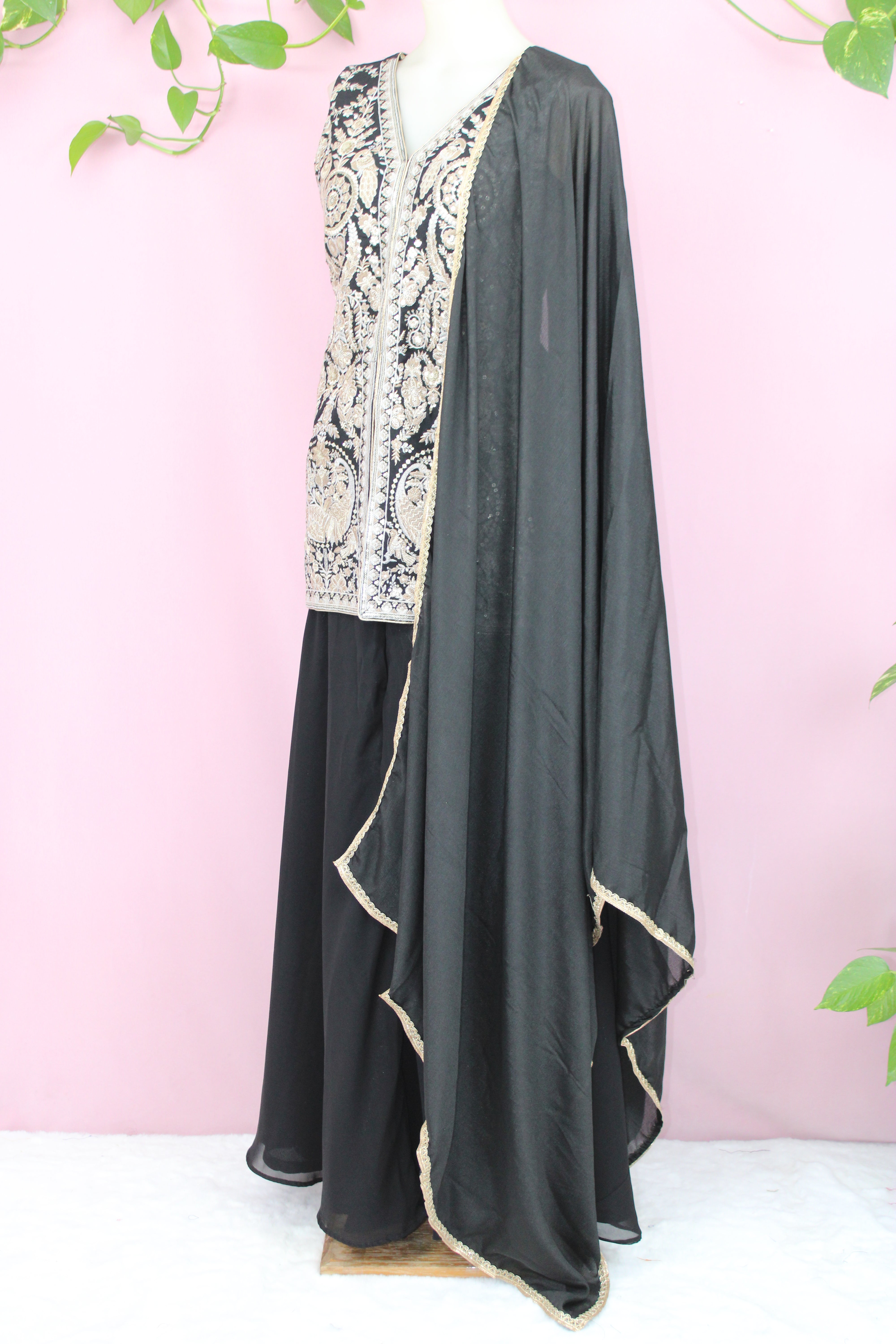 Laya - Georgette Embroidered Sleevless Plazoo Suit