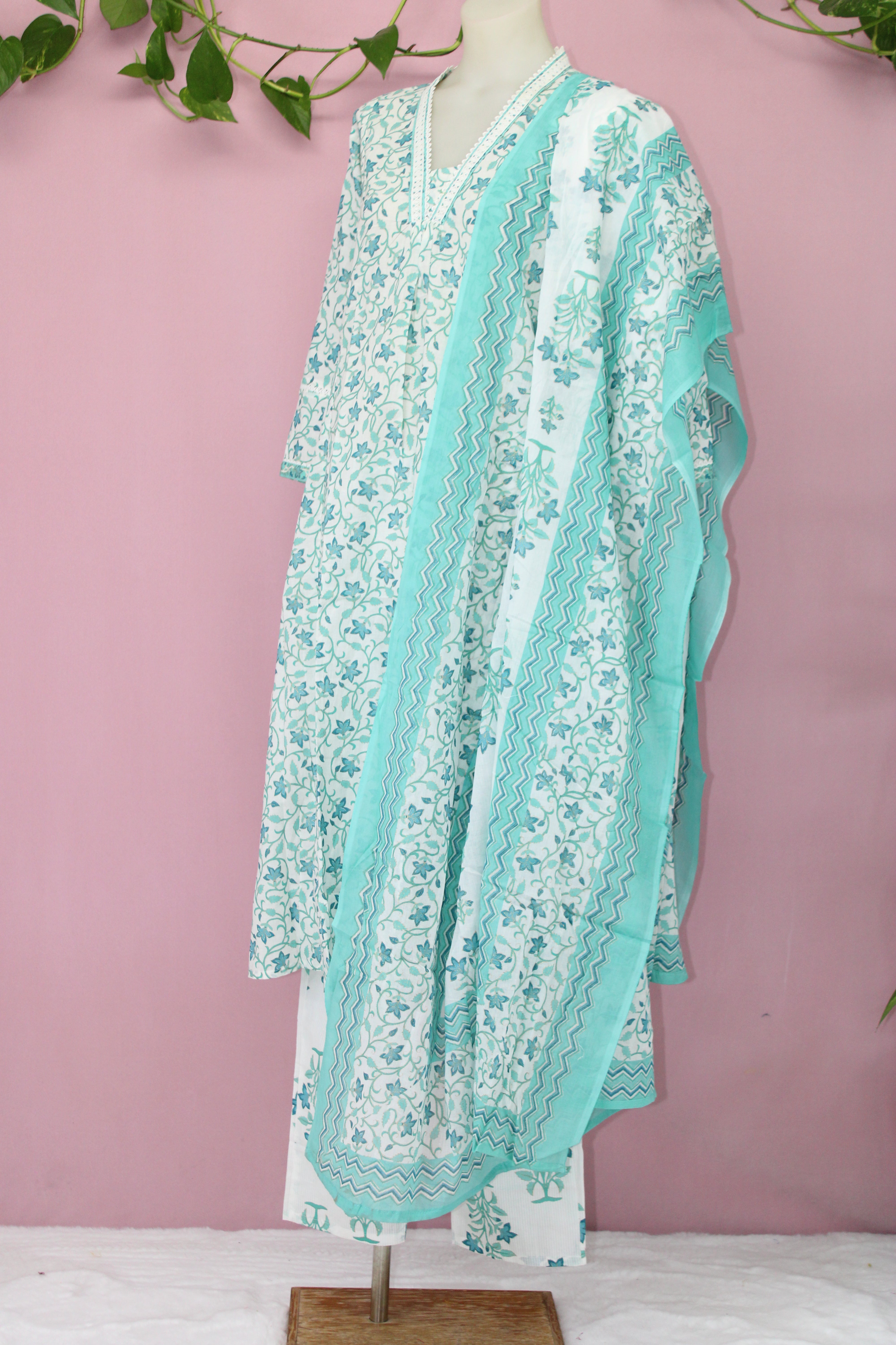 Leena - Cotton V-Neckline Suit