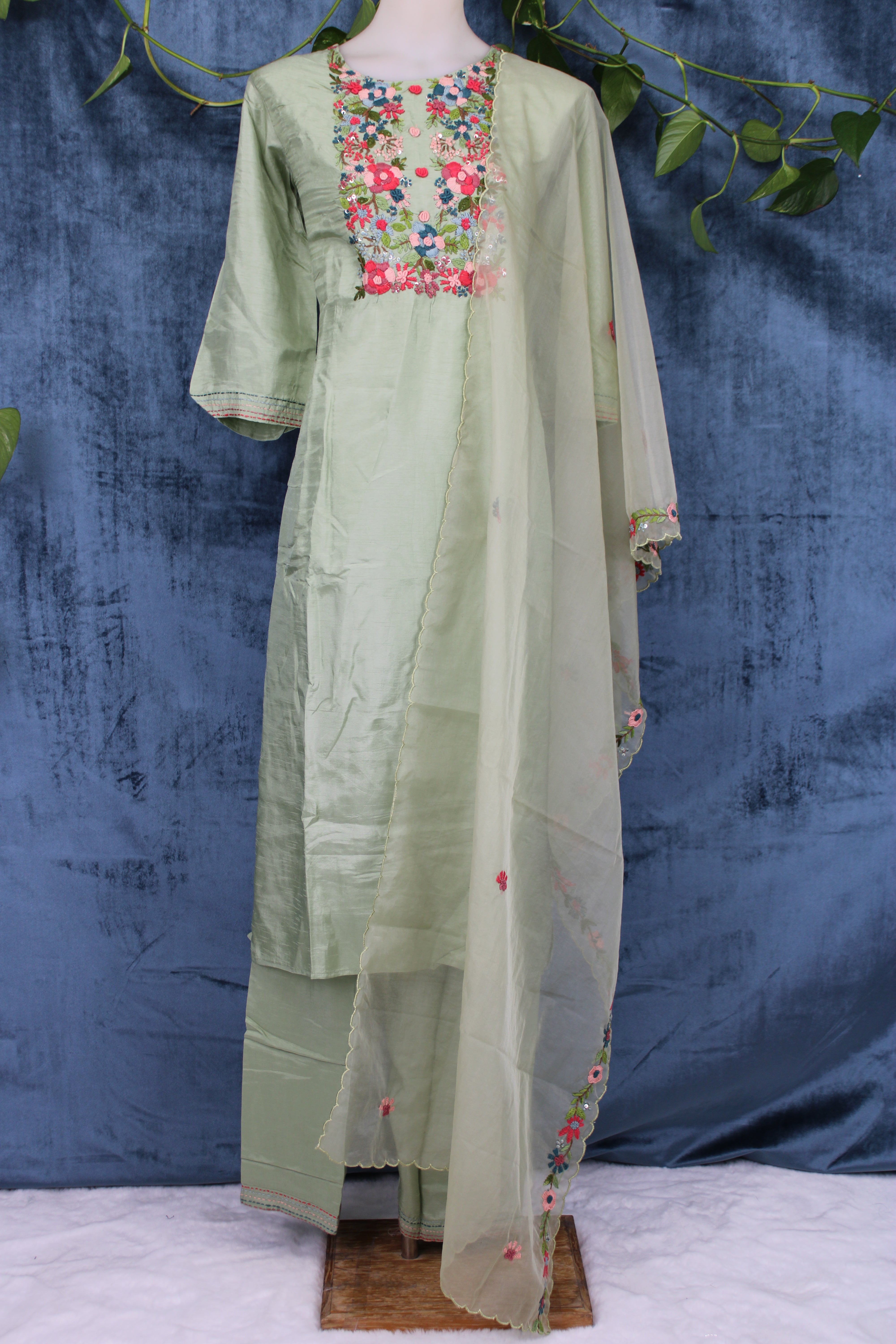 Mehar - Straight Suit