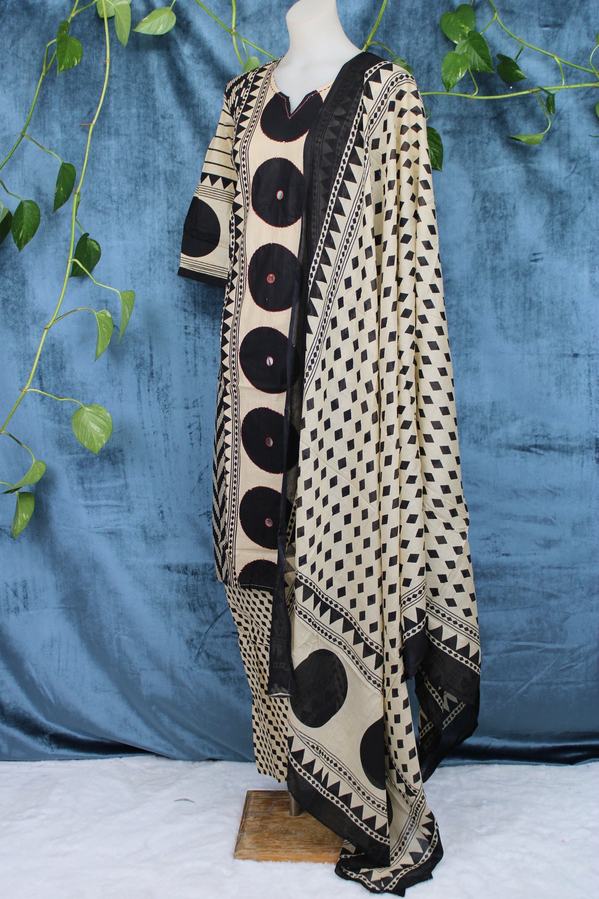 Nandini - Straight Suit