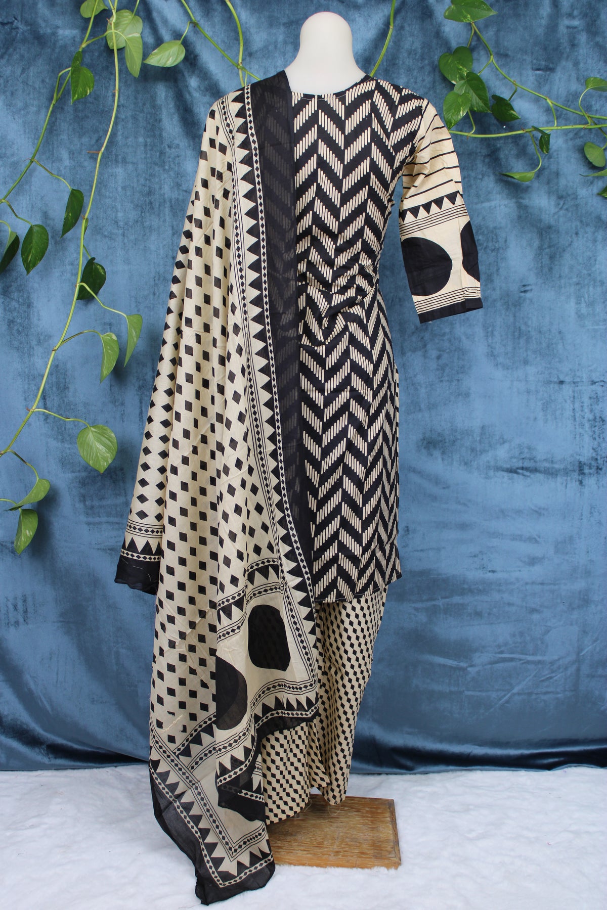 Nandini - Straight Suit