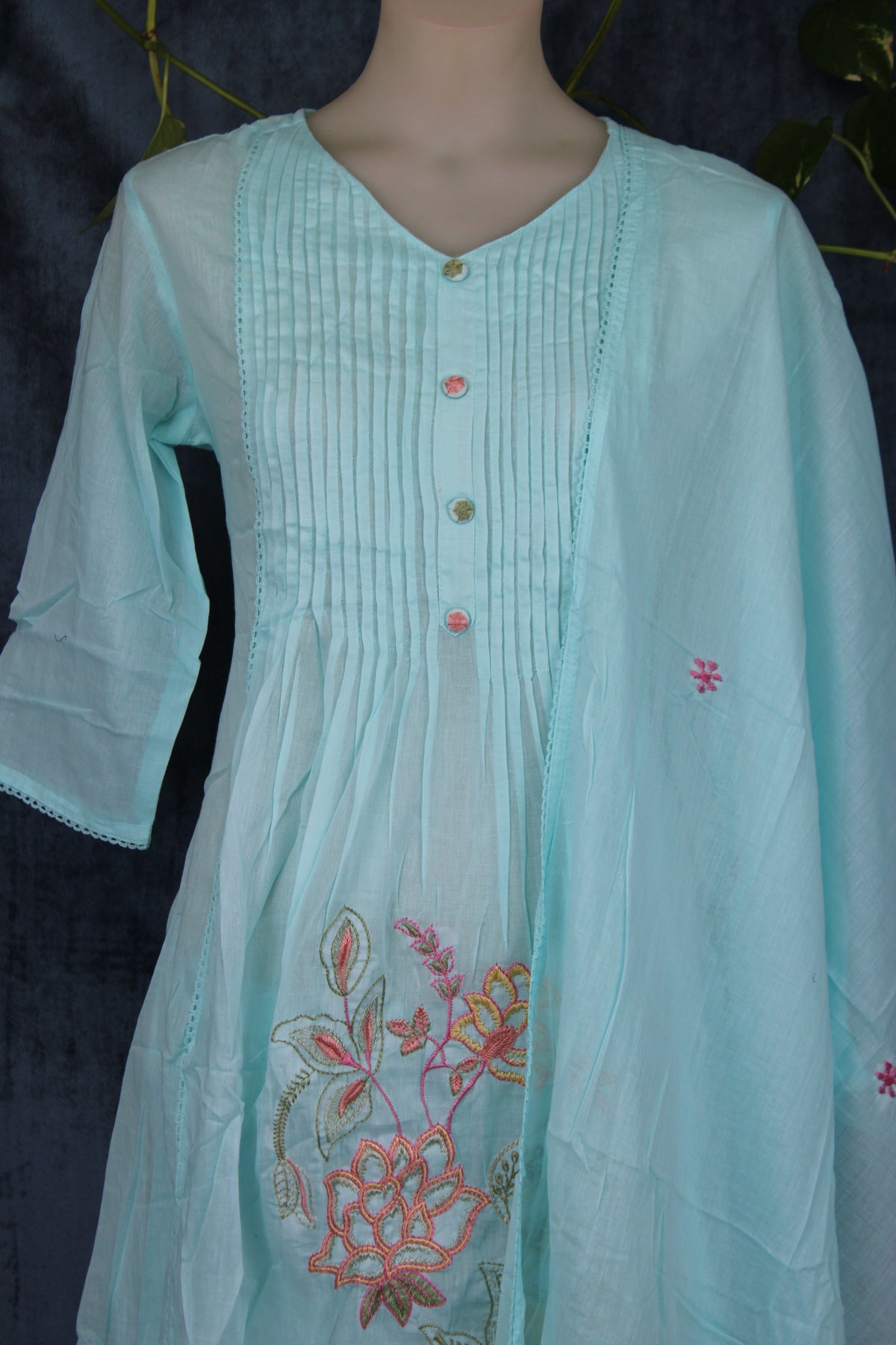 Parnita - Straight Suit