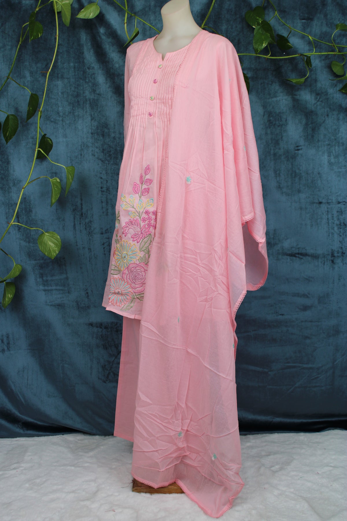 Parnita - Straight Suit