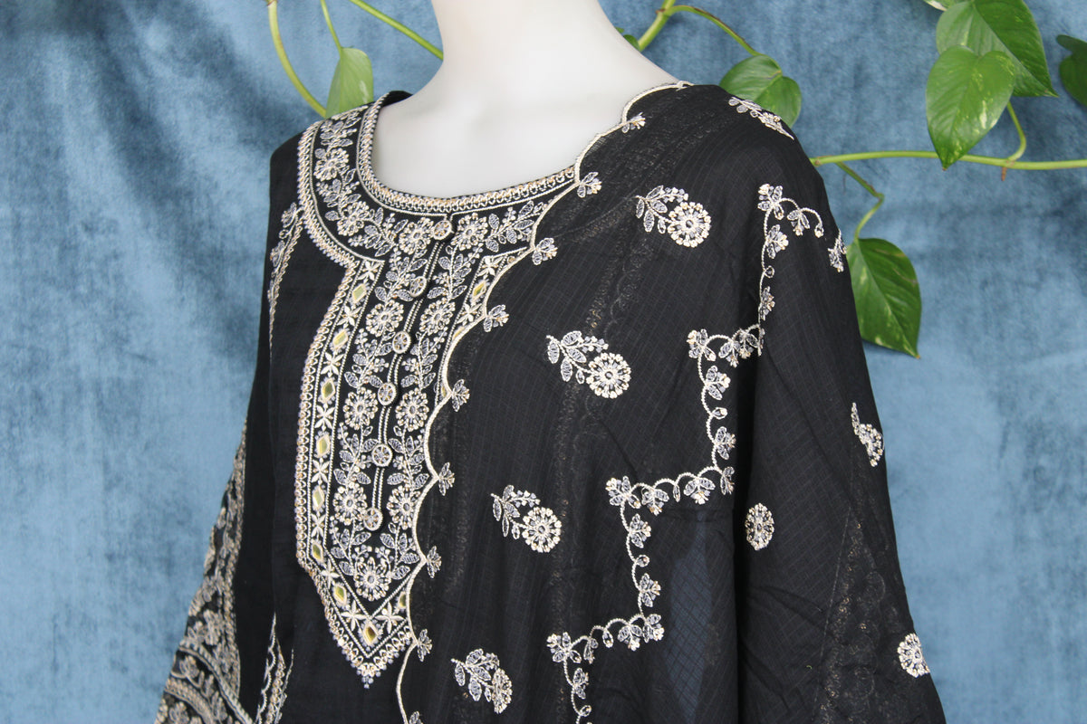 Uditi - Straight Suit