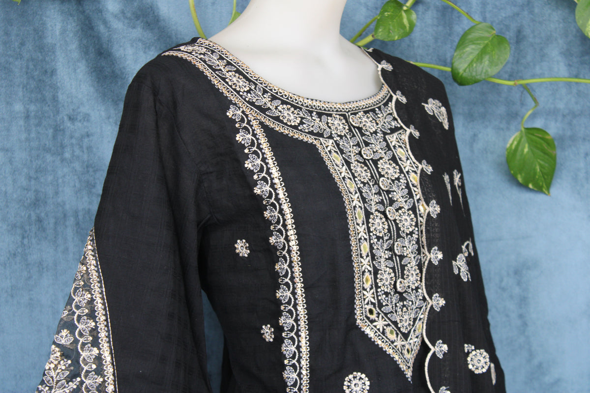 Uditi - Straight Suit