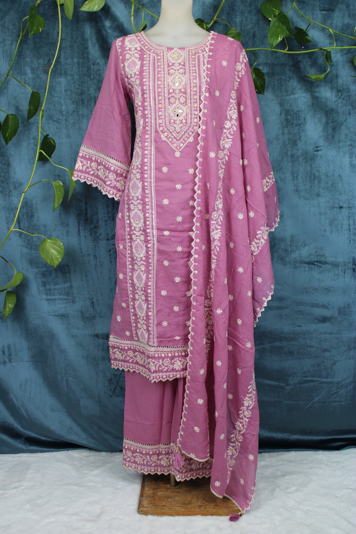Uditi - Straight Suit