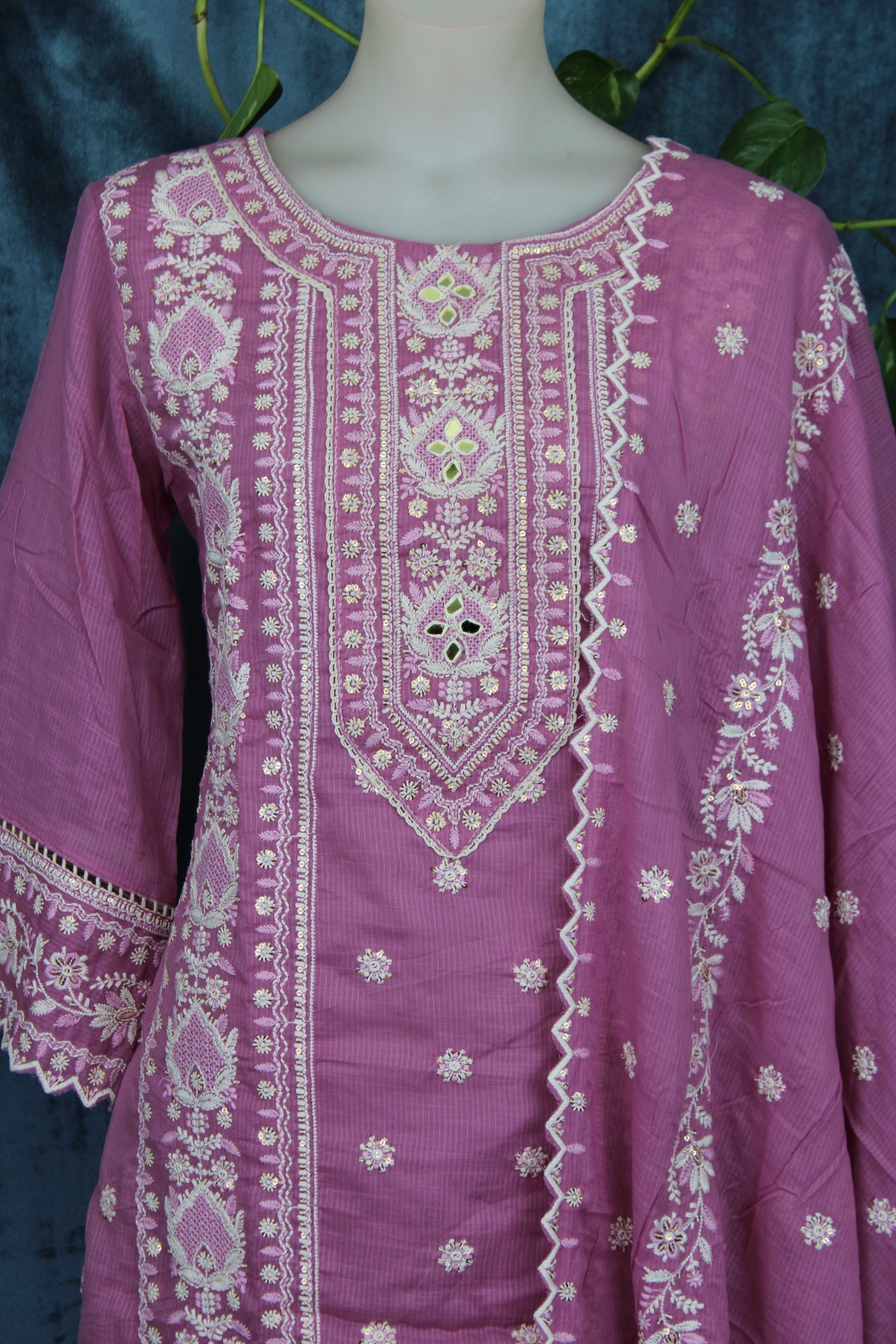 Uditi - Straight Suit