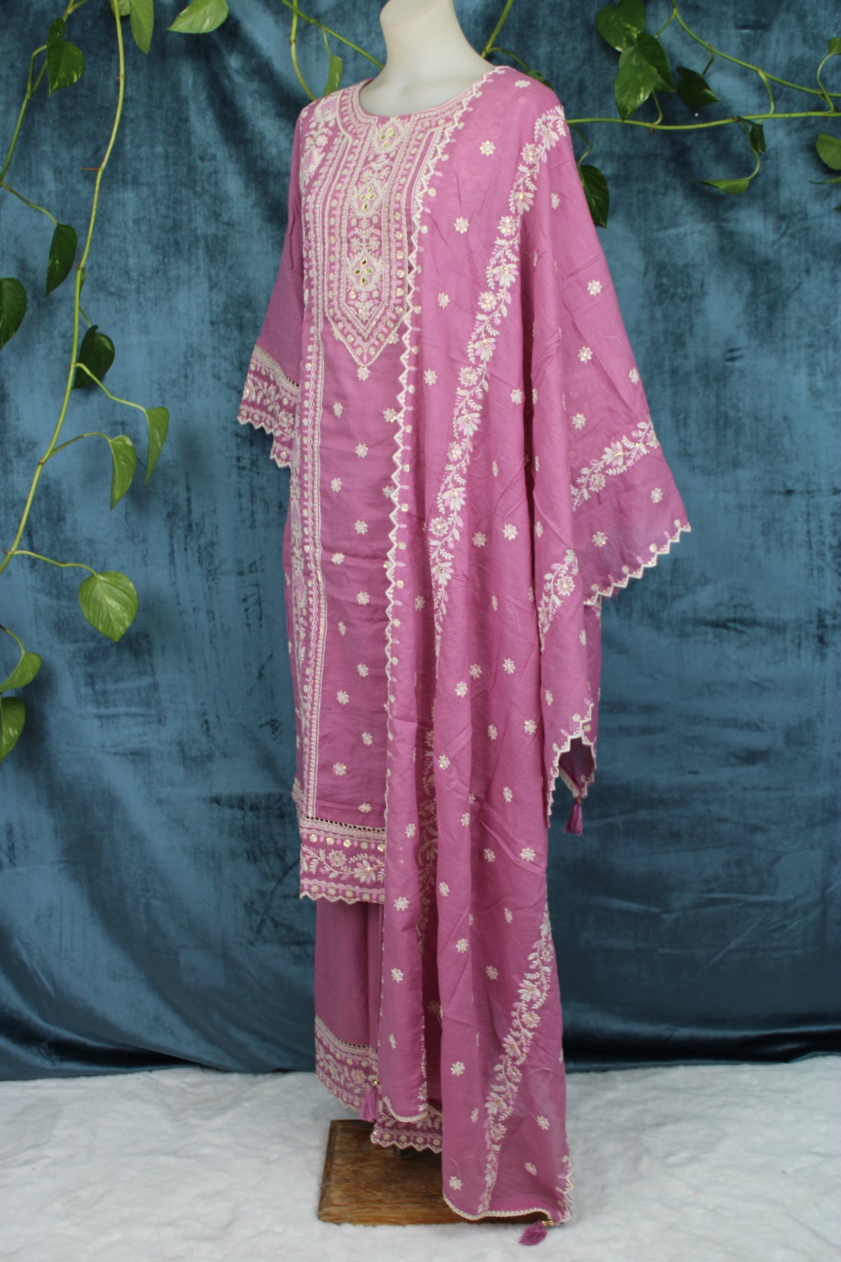 Uditi - Straight Suit