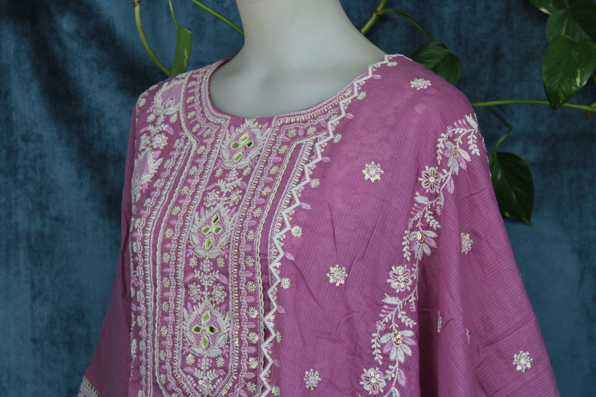 Uditi - Straight Suit