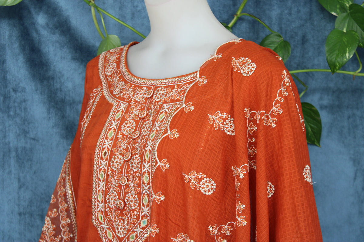 Uditi - Straight Suit